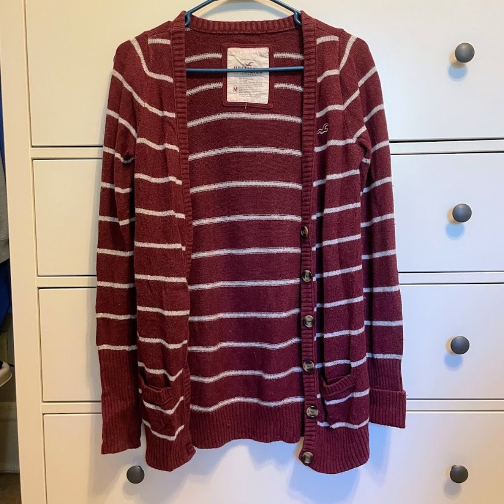 Hollister cardigan, fits like a S
